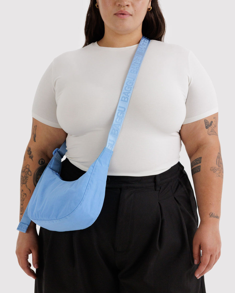 BAGGU Products Small Nylon Crescent Bag - Piscine