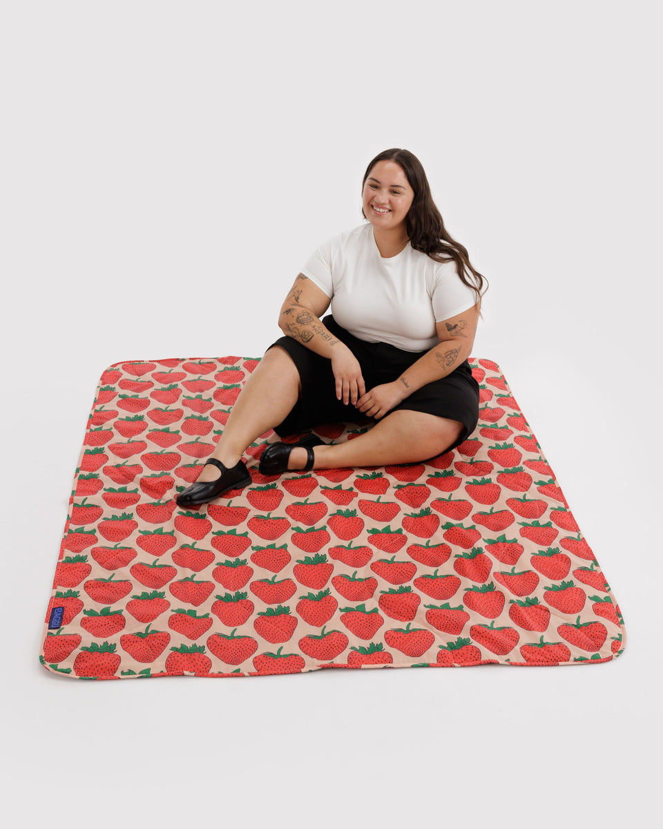 BAGGU Products Puffy Picnic Blanket - Strawberry