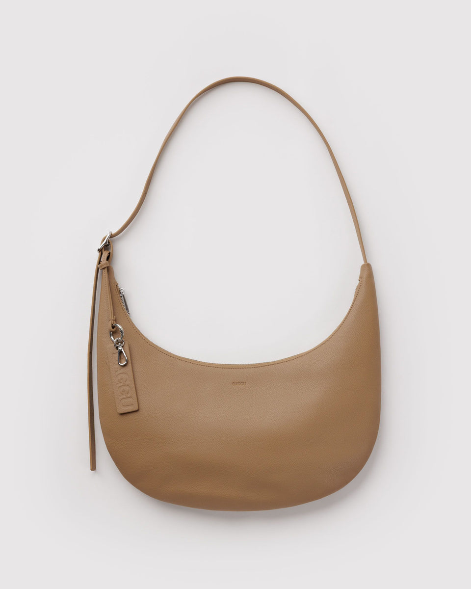 BAGGU Recycled Leather 2025 - Shipping Medium Recycled Leather Flat Crescent - Dune