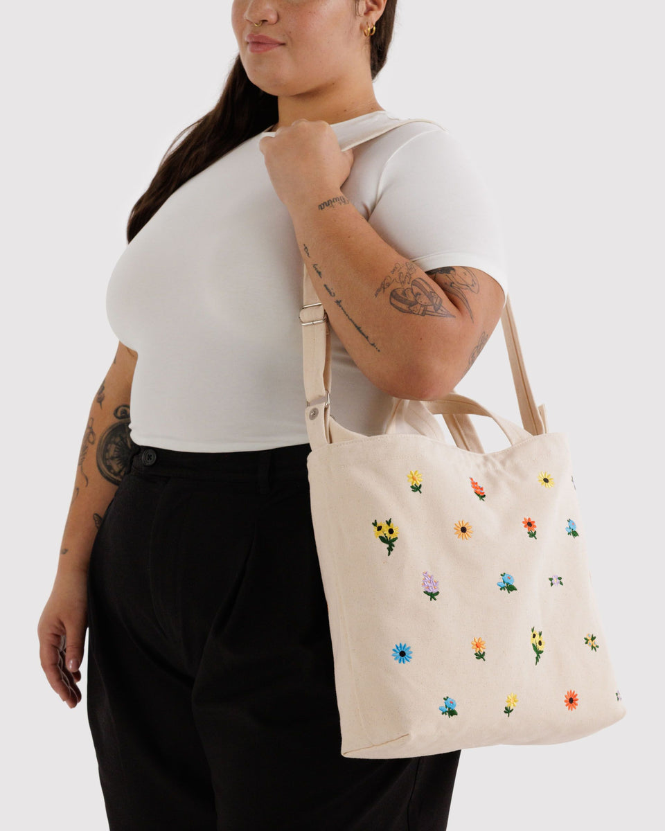BAGGU Products Horizontal Zip Duck Bag - Embroidered Ditsy Floral