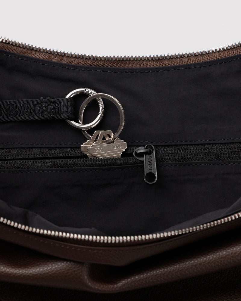 BAGGU  Medium Recycled Leather Flat Crescent - Brown